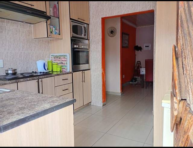 3 BEDROOM HOUSE FOR SALE IN PROTEA GLEN EXT